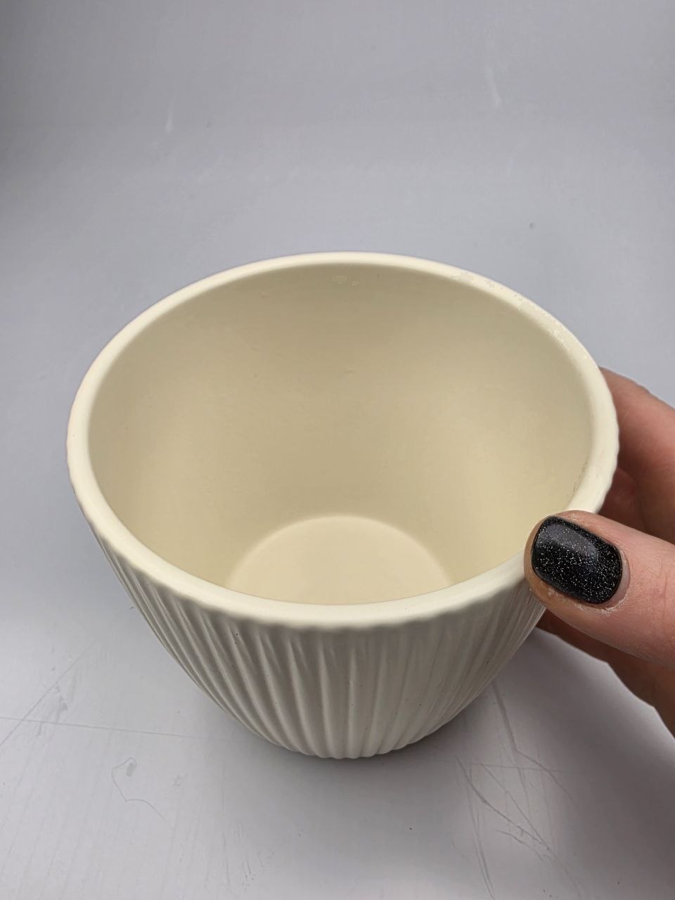 Keramický obal se strukturou proužků na průměr 14 cm