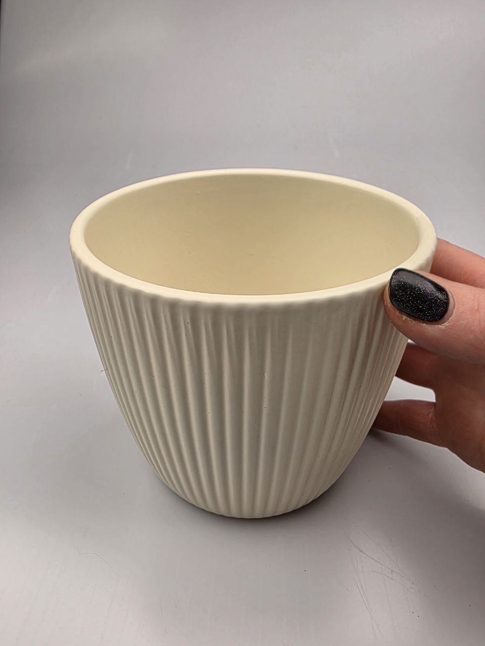 Keramický obal se strukturou proužků na průměr 14 cm