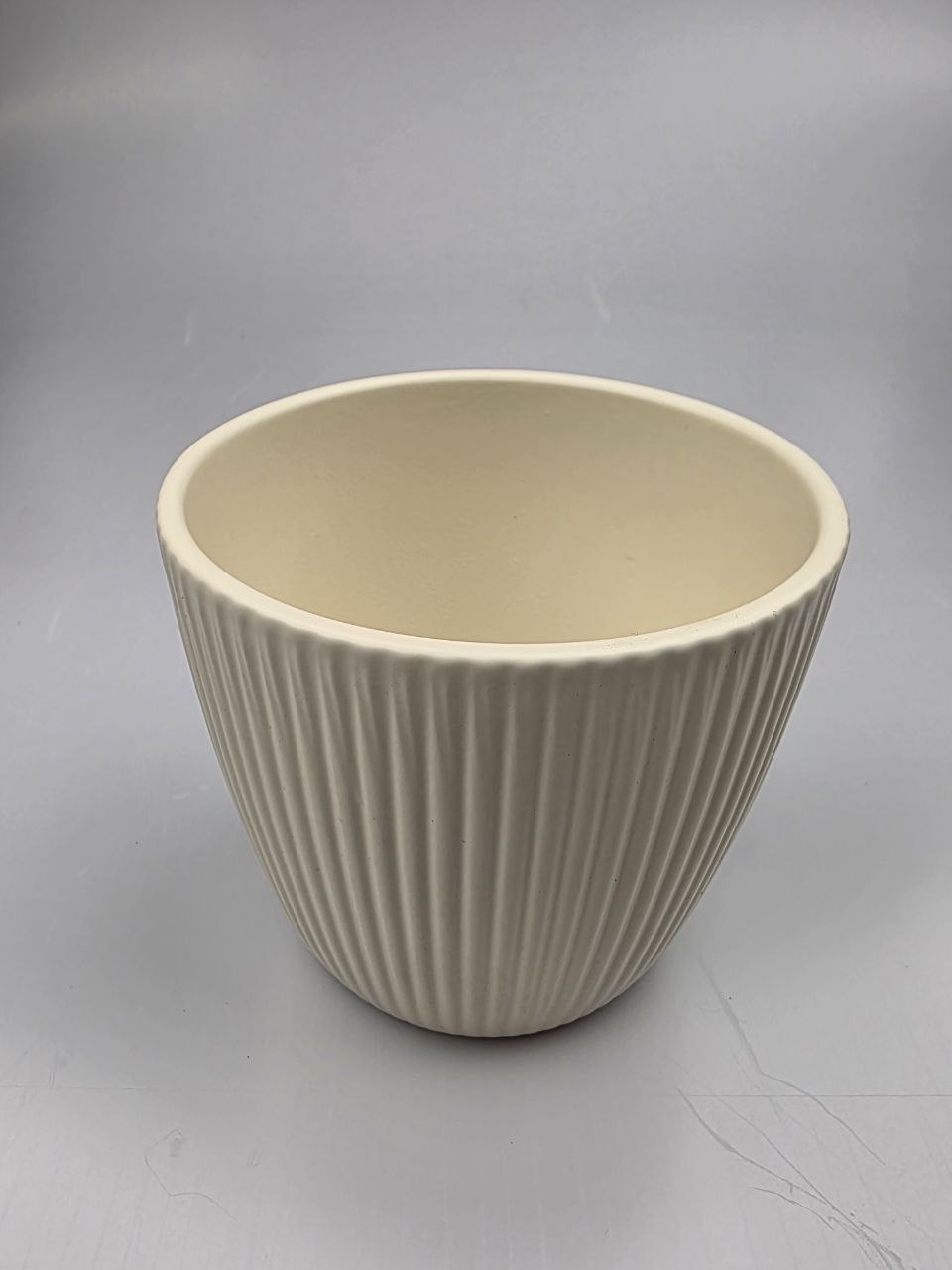 Keramický obal se strukturou proužků na průměr 14 cm