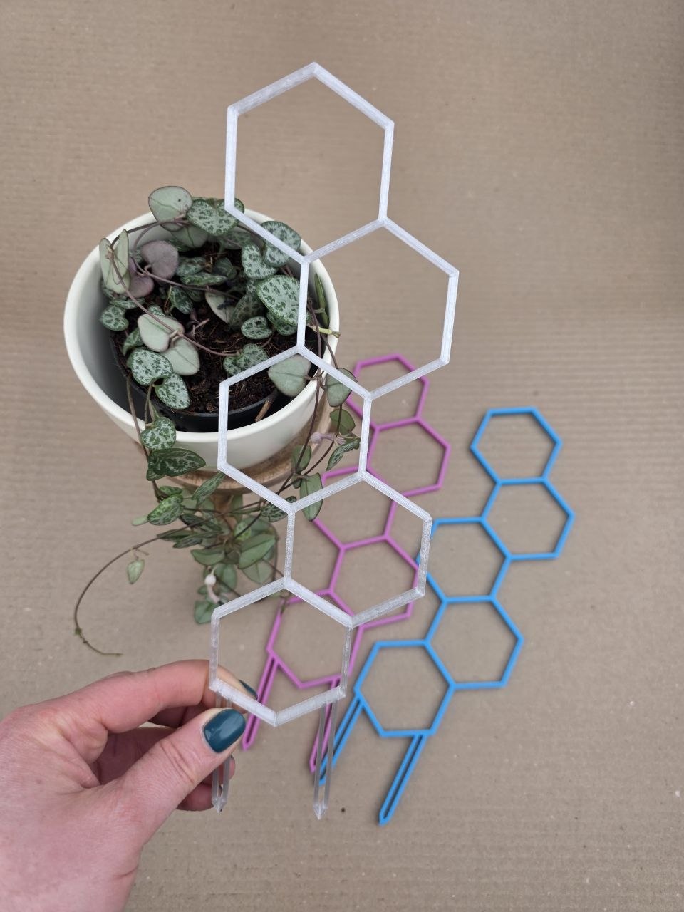 Opora mřížka 3D tisk olivová na drobné květiny 29 cm