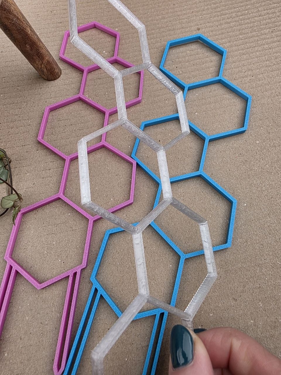 Opora mřížka 3D tisk olivová na drobné květiny 29 cm
