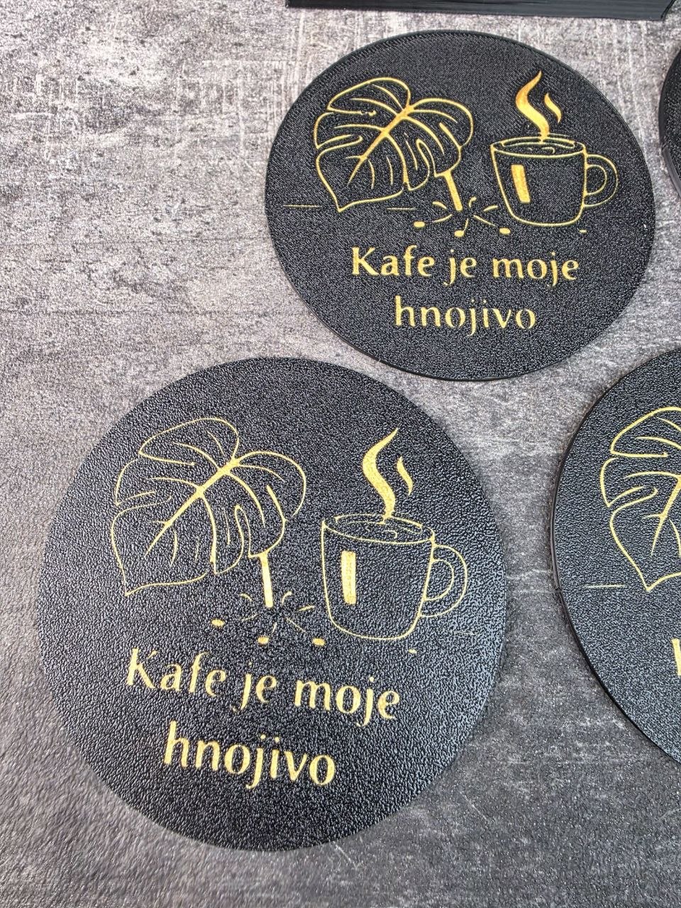 Podtácek 3D tisk motiv "Kafe je moje hnojivo"
