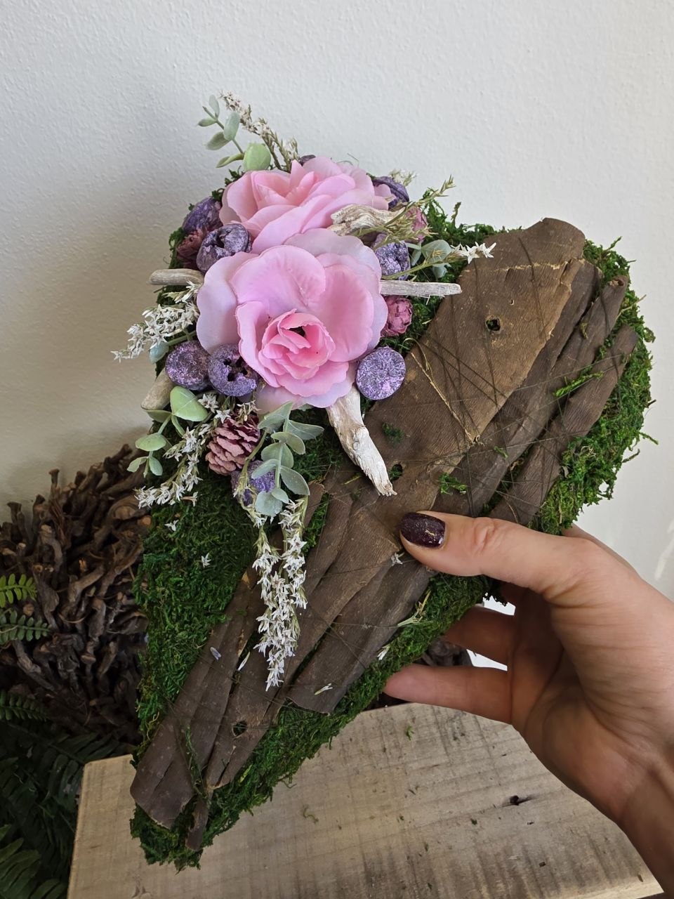 Dekorace mechová, srdce L do růžova