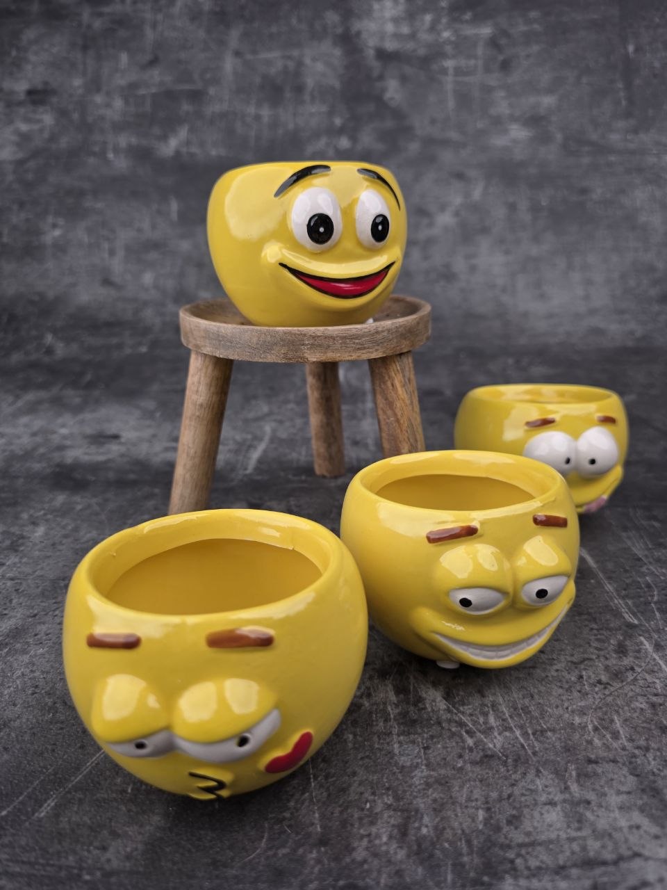Obal keramický smajlík vyplazuje jazyk