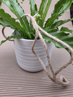 Keramický závěsný obal na pr. 12 cm s rovným  dnem